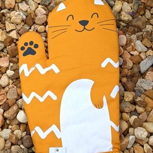 Cat 😺 oven mitt